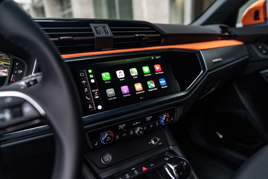 Детали интерьера Audi Q3 2.0 TFSI Quattro S-Line 2019 года  (NA) (фото 34 из 42)